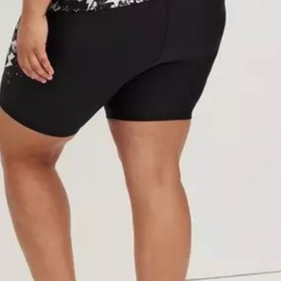 Torrid Plus Size 1 (1X) Star Skull Tattoo High Rise 8.5" Inseam Bike Swim Shorts - Picture 4 of 5